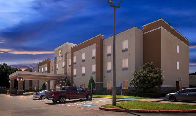 Comfort Suites at Katy Mills Exterior