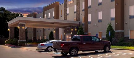 Comfort Suites at Katy Mills Exterior