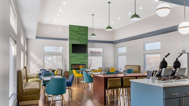 Comfort Inn & Suites I-10 Airport Restaurant