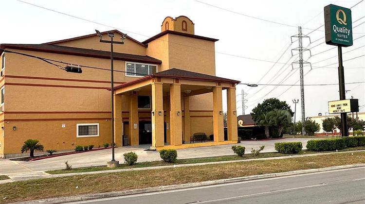 Quality Suites San Antonio Brooks City Base Exterior