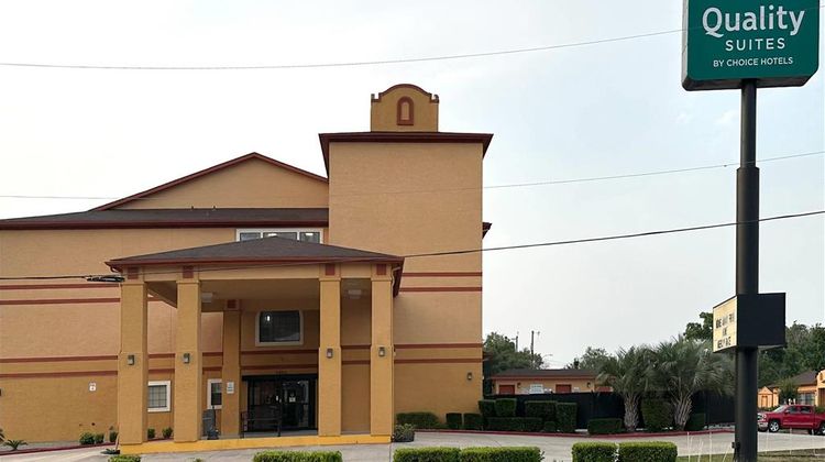 Quality Suites San Antonio Brooks City Base Exterior