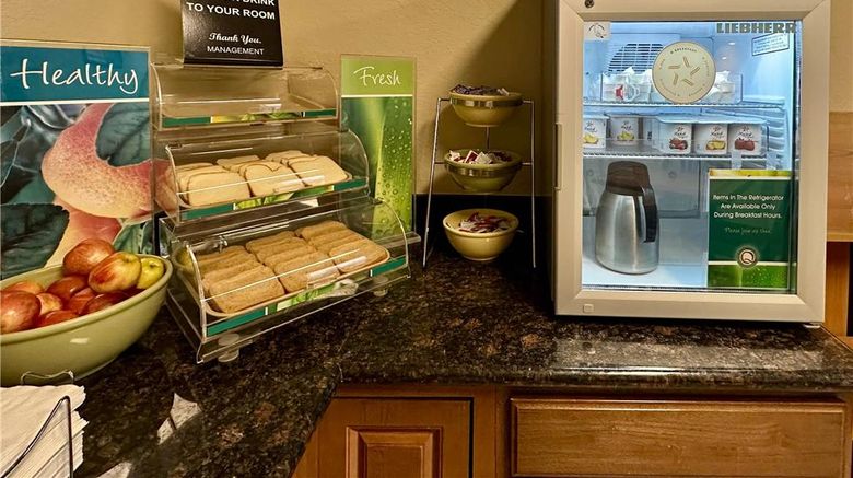 <b>Quality Suites San Antonio Brooks City Base Restaurant</b>. Images powered by <a href="https://iceportal.shijigroup.com/" title="IcePortal" target="_blank">IcePortal</a>.