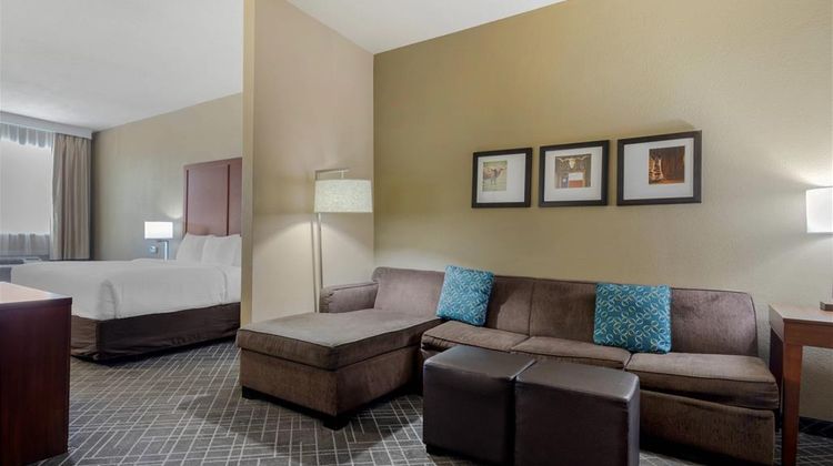 Comfort Suites Waco Suite