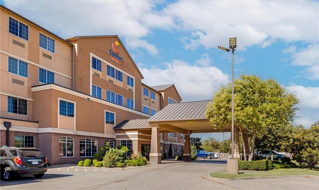 Comfort Suites Waco Exterior