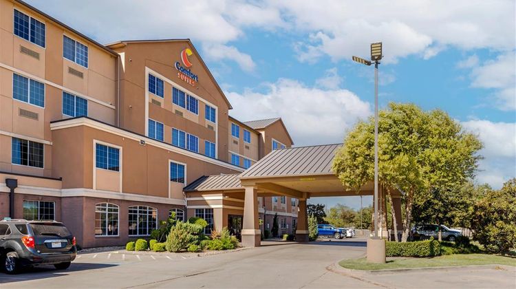 Comfort Suites Waco Exterior