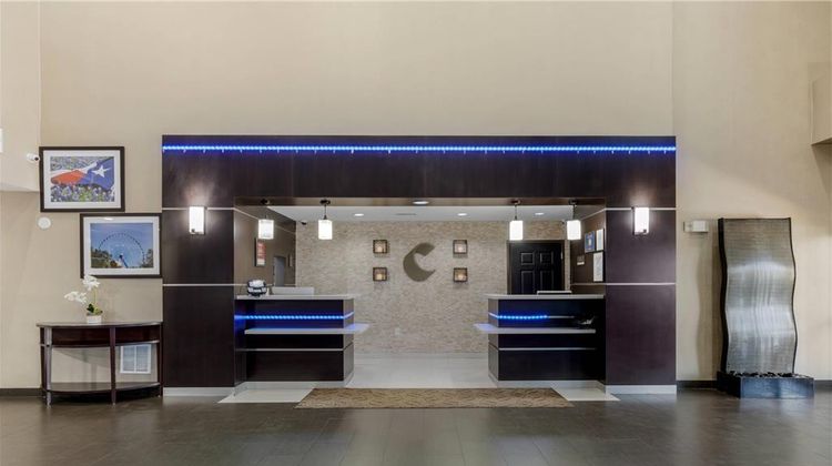 Comfort Suites Waco Lobby