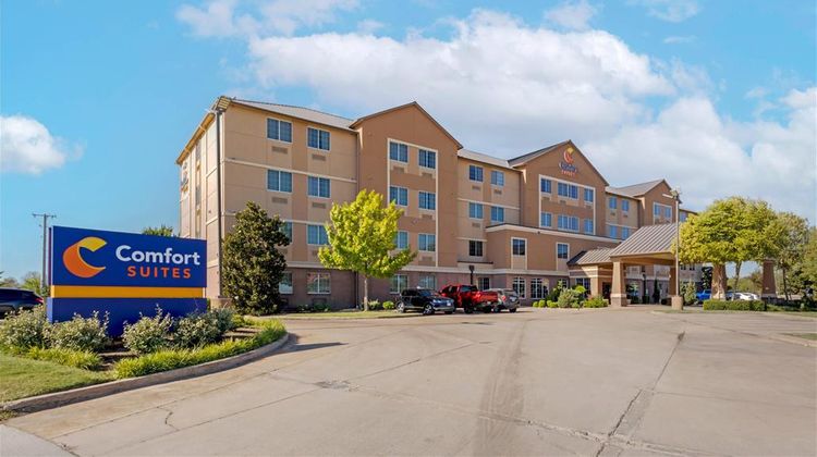 Comfort Suites Waco Exterior