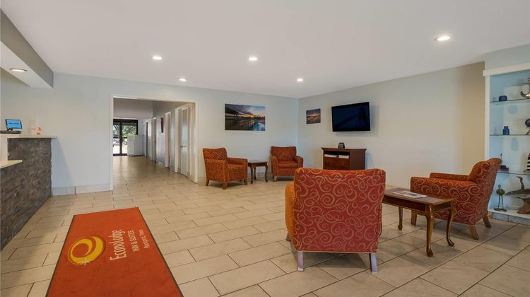 Econo Lodge Inn & Suites Fulton-Rockport Lobby