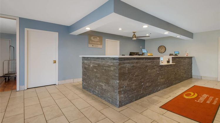 Econo Lodge Inn & Suites Fulton-Rockport Lobby