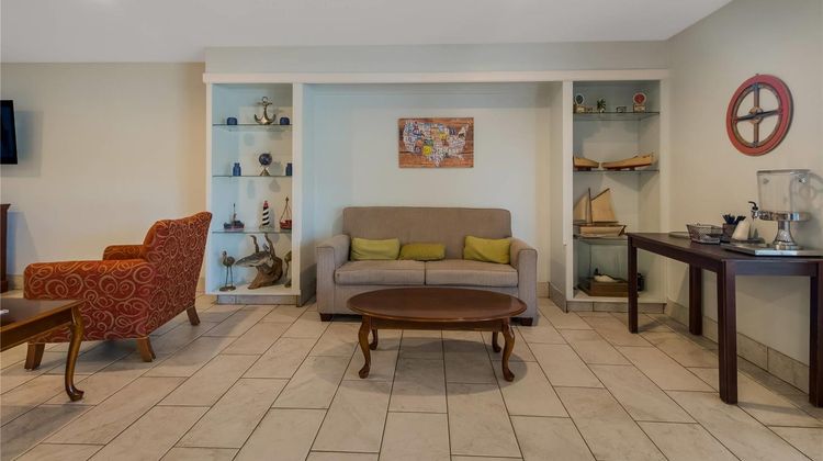 Econo Lodge Inn & Suites Fulton-Rockport Lobby
