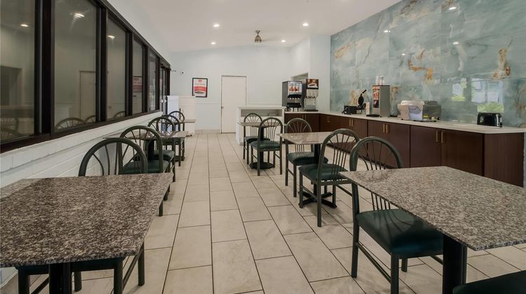 Econo Lodge Inn & Suites Fulton-Rockport Restaurant