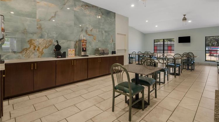Econo Lodge Inn & Suites Fulton-Rockport Restaurant