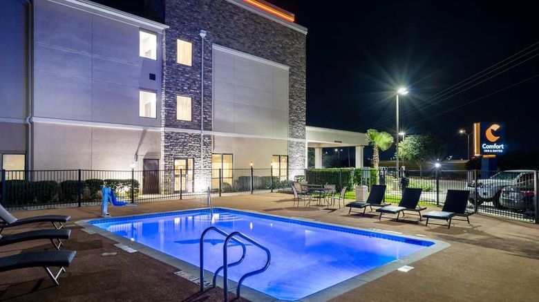 <b>Comfort Inn & Suites Exterior</b>. Images powered by <a href="https://iceportal.shijigroup.com/" title="IcePortal" target="_blank">IcePortal</a>.