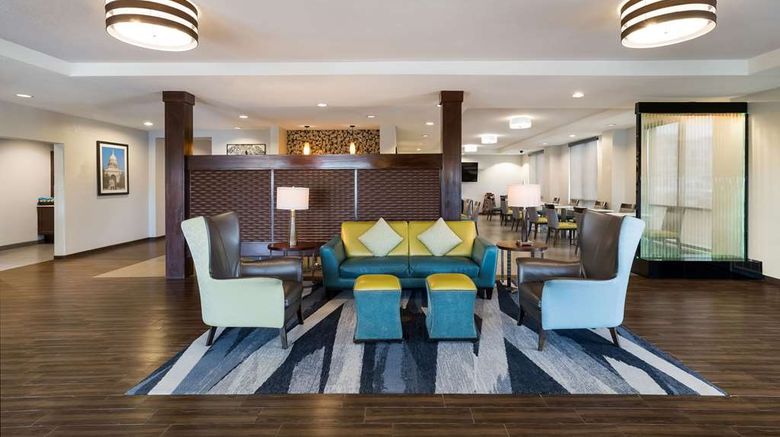 <b>Comfort Inn & Suites Lobby</b>. Images powered by <a href="https://iceportal.shijigroup.com/" title="IcePortal" target="_blank">IcePortal</a>.
