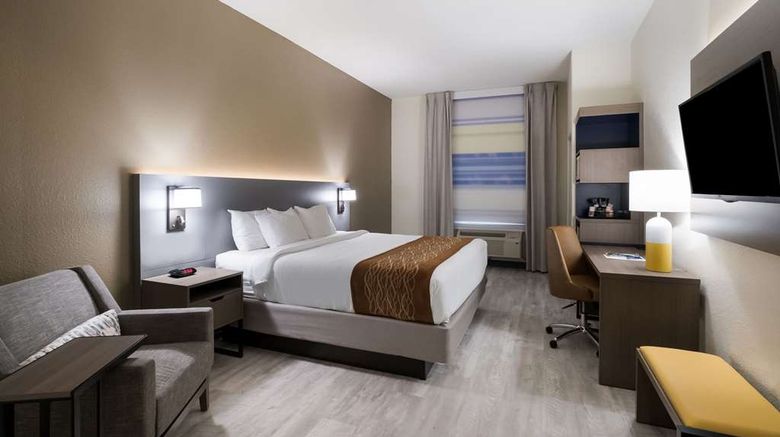 <b>Comfort Inn & Suites Room</b>. Images powered by <a href="https://iceportal.shijigroup.com/" title="IcePortal" target="_blank">IcePortal</a>.