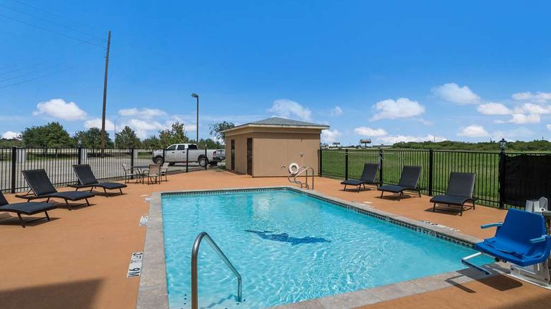 <b>Comfort Inn & Suites Pool</b>. Images powered by <a href="https://iceportal.shijigroup.com/" title="IcePortal" target="_blank">IcePortal</a>.