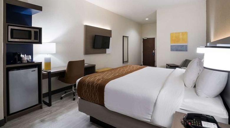 <b>Comfort Inn & Suites Room</b>. Images powered by <a href="https://iceportal.shijigroup.com/" title="IcePortal" target="_blank">IcePortal</a>.