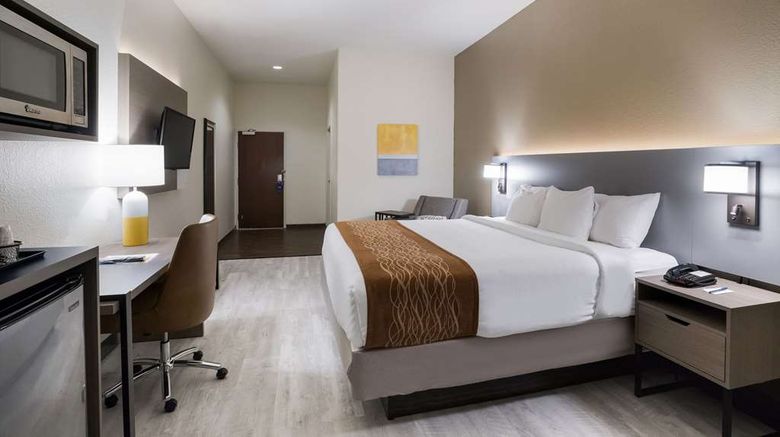 <b>Comfort Inn & Suites Room</b>. Images powered by <a href="https://iceportal.shijigroup.com/" title="IcePortal" target="_blank">IcePortal</a>.