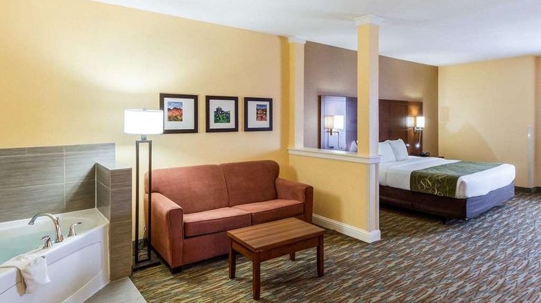 <b>Comfort Suites Suite</b>. Images powered by <a href="https://iceportal.shijigroup.com/" title="IcePortal" target="_blank">IcePortal</a>.