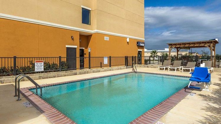 Comfort Suites Pool
