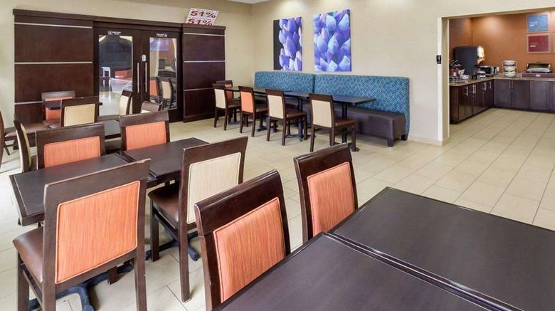 <b>Comfort Suites Restaurant</b>. Images powered by <a href="https://iceportal.shijigroup.com/" title="IcePortal" target="_blank">IcePortal</a>.