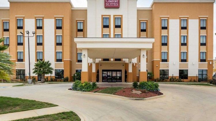 Comfort Suites Exterior