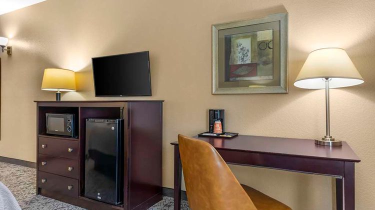 Quality Inn and Suites Groesbeck North Room