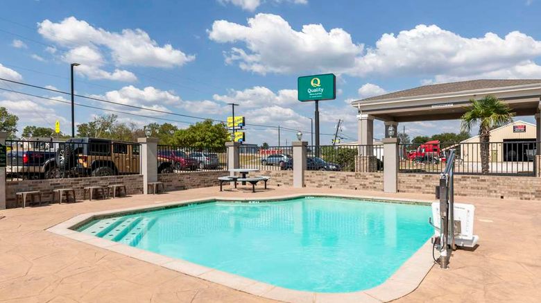 <b>Quality Inn and Suites Groesbeck North Pool</b>. Images powered by <a href="https://iceportal.shijigroup.com/" title="IcePortal" target="_blank">IcePortal</a>.