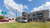 <b>Quality Inn and Suites Groesbeck North Exterior</b>. Images powered by <a href="https://iceportal.shijigroup.com/" title="IcePortal" target="_blank">IcePortal</a>.