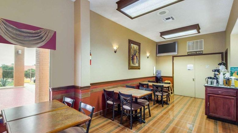 <b>Econo Inn & Suites Eagle Pass Restaurant</b>. Images powered by <a href="https://iceportal.shijigroup.com/" title="IcePortal" target="_blank">IcePortal</a>.