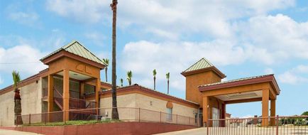 Econo Inn & Suites Eagle Pass Exterior