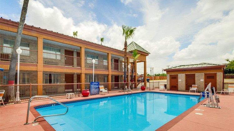 Econo Inn & Suites Eagle Pass Pool