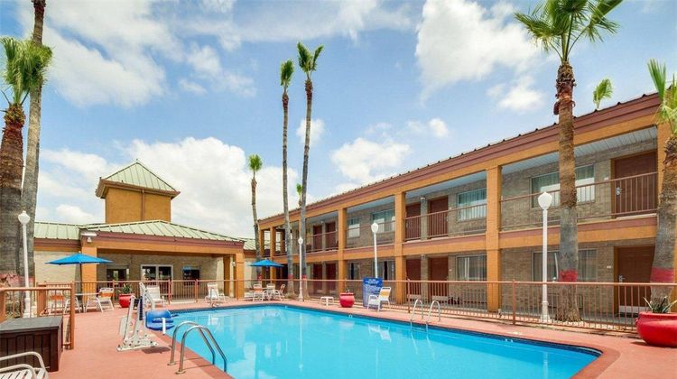 Econo Inn & Suites Eagle Pass Pool