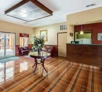 Econo Inn & Suites Eagle Pass Lobby