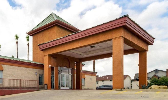 Econo Inn & Suites Eagle Pass Exterior