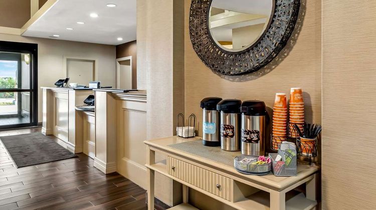 Comfort Inn & Suites Lobby