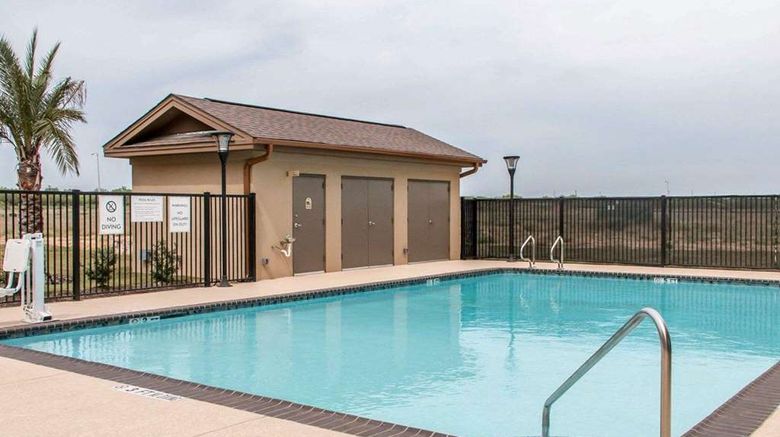 <b>MainStay Suites Cotulla Pool</b>. Images powered by <a href="https://iceportal.shijigroup.com/" title="IcePortal" target="_blank">IcePortal</a>.