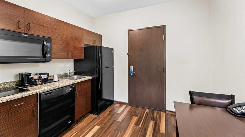 <b>MainStay Suites Lufkin Suite</b>. Images powered by <a href="https://iceportal.shijigroup.com/" title="IcePortal" target="_blank">IcePortal</a>.