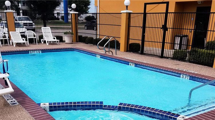 Quality Inn Pool