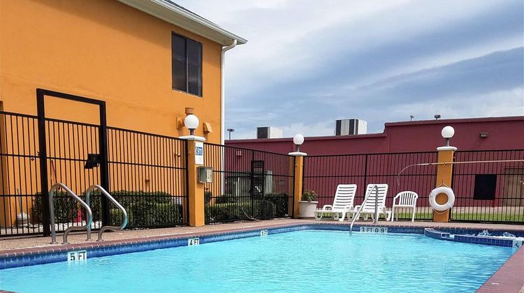 Quality Inn Pool