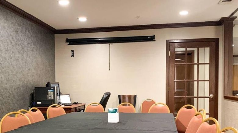 <b>Quality Inn Meeting</b>. Images powered by <a href="https://iceportal.shijigroup.com/" title="IcePortal" target="_blank">IcePortal</a>.