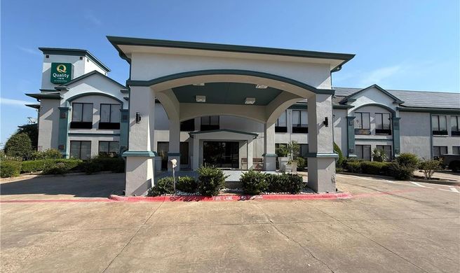 Quality Inn Exterior