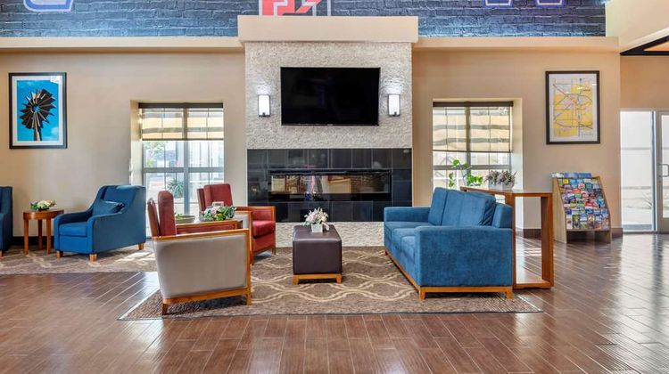 Comfort Suites Lubbock Lobby