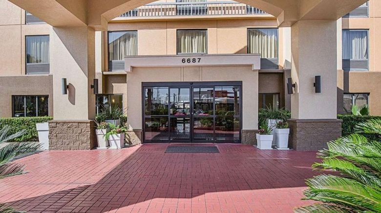 <b>Comfort Inn & Suites Exterior</b>. Images powered by <a href="https://iceportal.shijigroup.com/" title="IcePortal" target="_blank">IcePortal</a>.