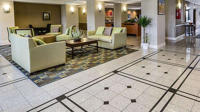 <b>Comfort Inn & Suites Lobby</b>. Images powered by <a href="https://iceportal.shijigroup.com/" title="IcePortal" target="_blank">IcePortal</a>.