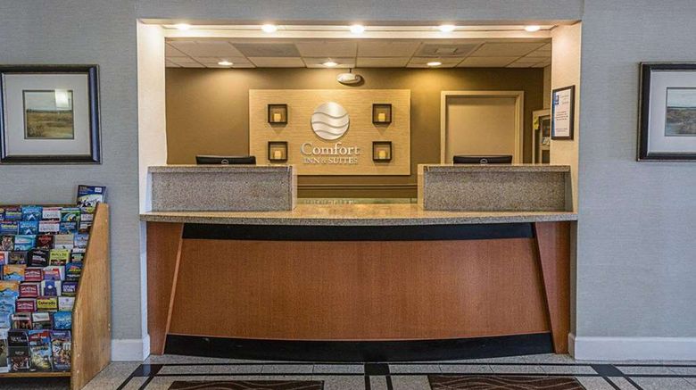 <b>Comfort Inn & Suites Lobby</b>. Images powered by <a href="https://iceportal.shijigroup.com/" title="IcePortal" target="_blank">IcePortal</a>.