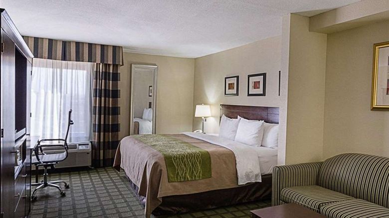 <b>Comfort Inn & Suites Suite</b>. Images powered by <a href="https://iceportal.shijigroup.com/" title="IcePortal" target="_blank">IcePortal</a>.