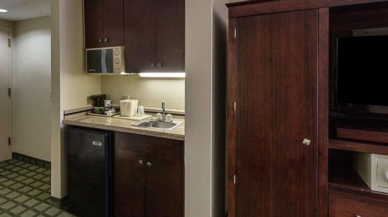 <b>Comfort Inn & Suites Suite</b>. Images powered by <a href="https://iceportal.shijigroup.com/" title="IcePortal" target="_blank">IcePortal</a>.