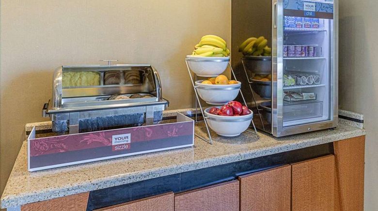 <b>Comfort Inn & Suites Restaurant</b>. Images powered by <a href="https://iceportal.shijigroup.com/" title="IcePortal" target="_blank">IcePortal</a>.