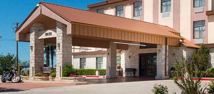Quality Inn and Suites Buda Exterior